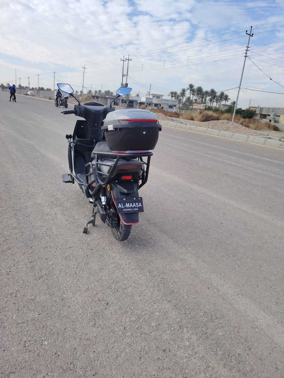 السلام عليكم ورحمة الله وبركاته 
دراجه شحن للبيع نوع سكنس بطاريات عل فحص صارله شهر مستخدم مابي نقص برغي 
موديل(2025)
نظام(R) 
سويچ (2)
بصمه(2)
كارت(2)
اشاره دبل اشار 
لايت عالي ناصي سكن كلا شغال 
السعر$(700) وبي مجال.. مكان الفلوجه 
للأستفسار الأتصال على الرقم.(***********)
