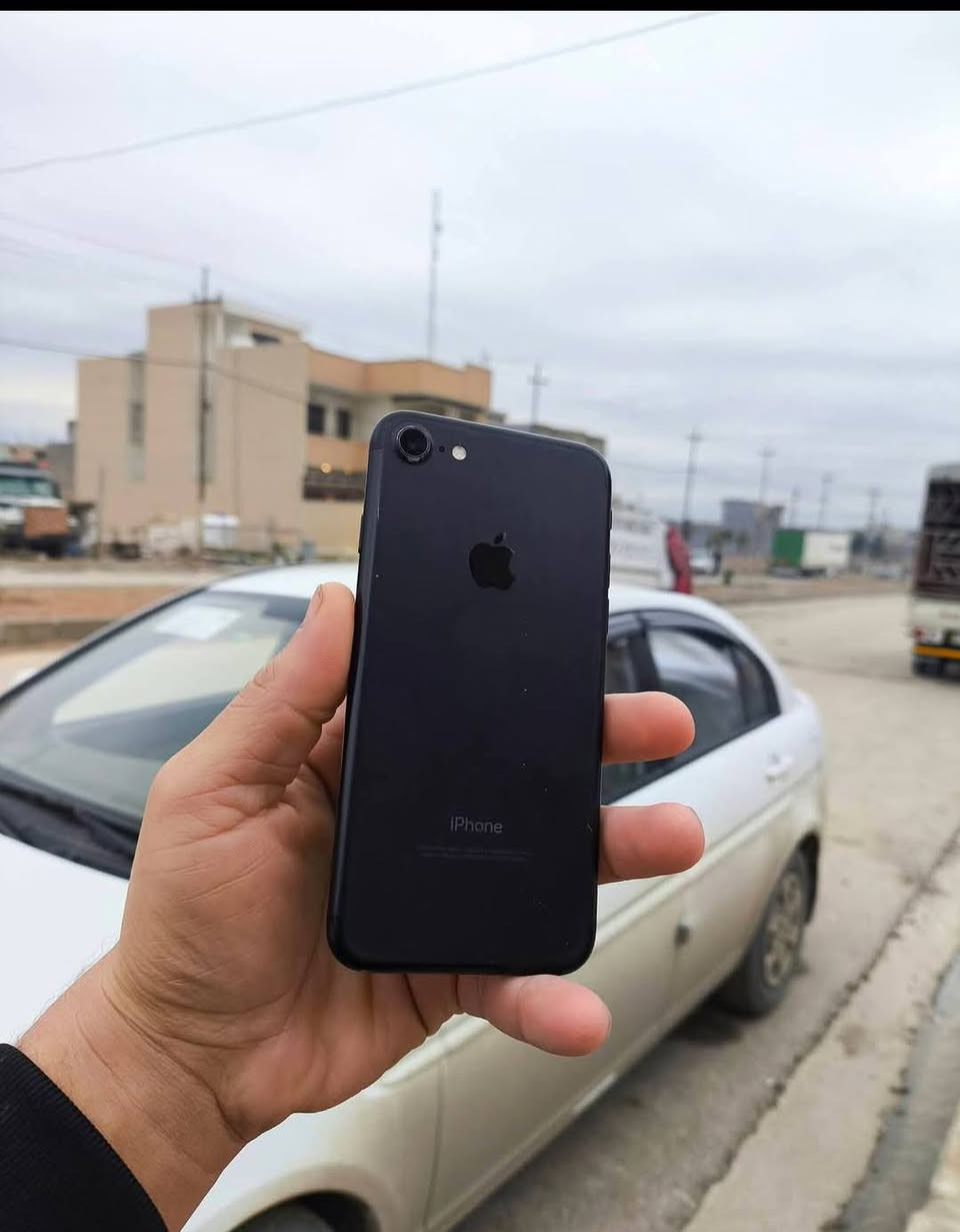 ايفون 7 ذاكره 128 بس البصمه واكفه الباقي كله شغال سعر 60 وبي مجال *********** مكاني بغداد مشتل
