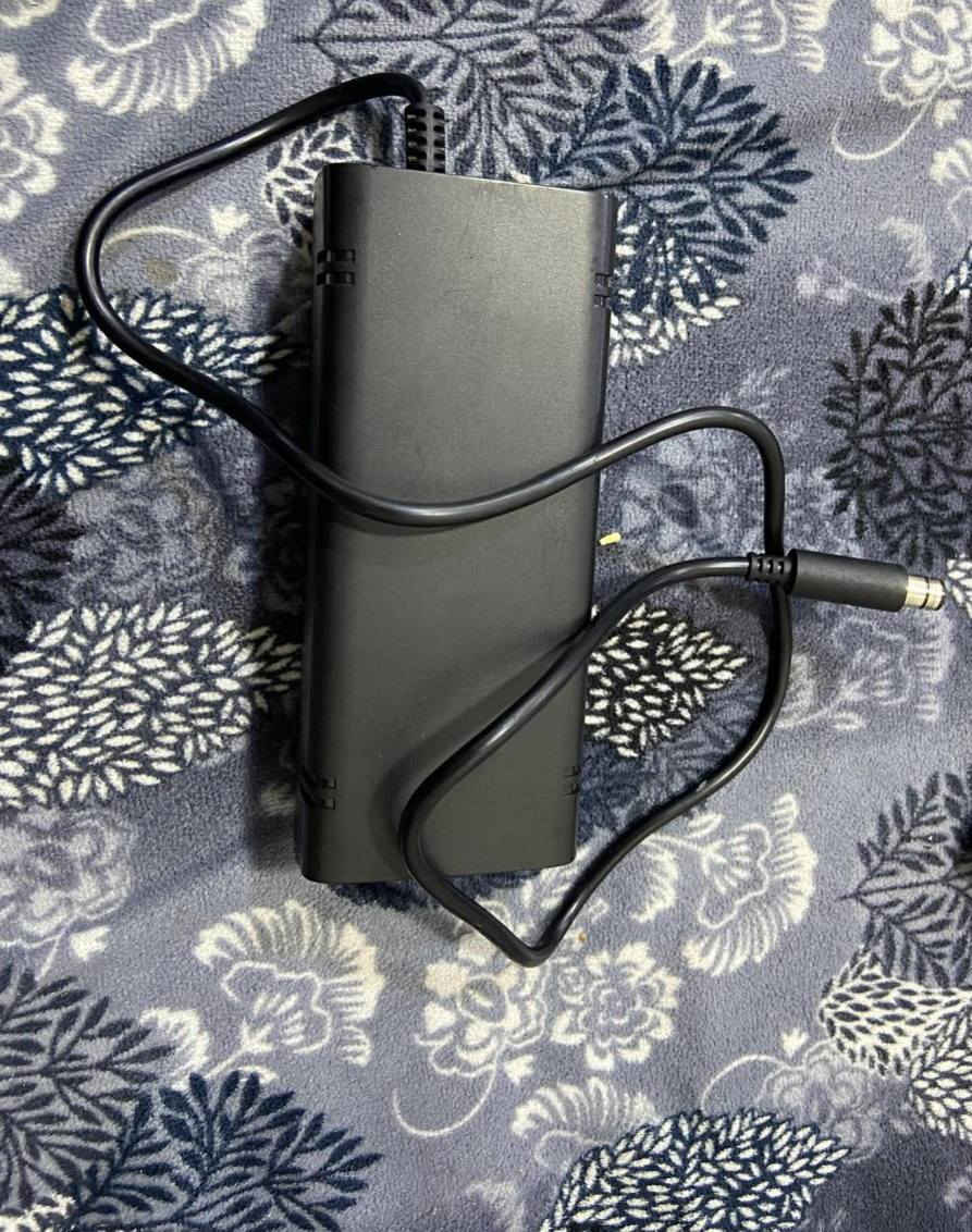 جهاز xbox 360e أو سوبر سلم
جهاز مهكر الهكر بل هارد مو قطعه موديل 2013 قطعه نظيفه مع 2يدات و هارد 250g شرط فحص يلا استلم 

متوفر توصيل سعر ما اعرف بيهم فقط علق وادزلك خاص 

محوله كامله ويربط نت بي نظام تبديل غلاف العاب يشغل اقراص اصليه فقط


**إذا كنت صاحب هذا الإعلان وتريد حذفه لأي سبب، رجاءا أرسل رسالة إلى الدعم الفني**