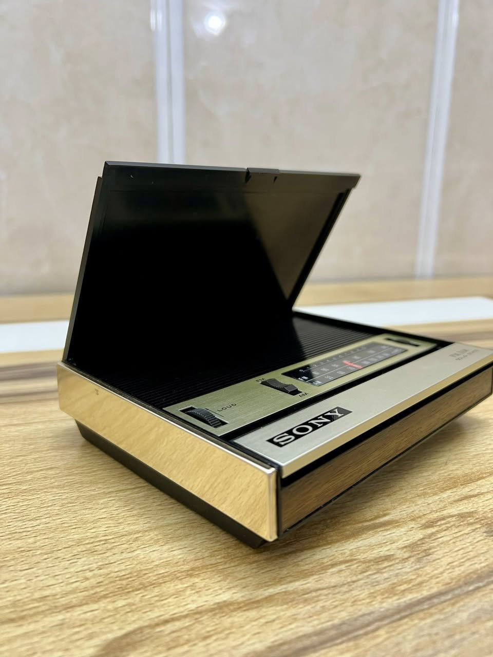 بعد اذن الآدمن
تحفة من سوني
راديو سوني موديل TFM-1849wياباني الصنع ١٩٧٢ 
يعمل على ٤ بطاريات قلم 
موجتين Fm-Am
للحجز مراسلة الصفحة او مراسلة واتساب على الرقم ***********
#الجميع
