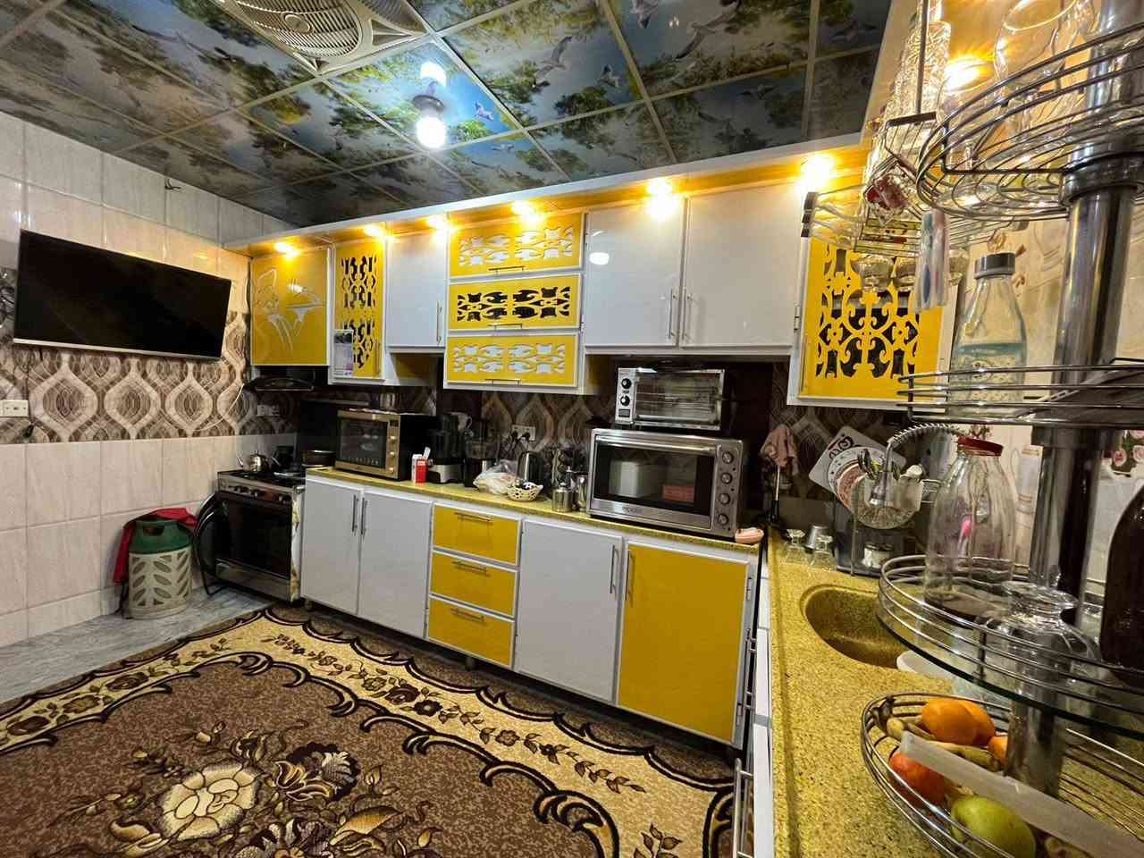 كاونتر للبيع نظيف جدا المنيوم الون اصفر وابيض مع طباخ عشتار مستخدم نظيف واوفن كهربائي كبير الحجم بي عطل بسيط الكاونتر قطعتين كما موضح بالصوره قياس السنك سطح مرمري مترين ونصف وقطعه ثانيه هم سطح مرمري قياس ٣ متر وملحق قياس ٤ مع الشافطه المكان بغداد مدينه الصدر السعر مليونين وبي مجال مع الطباخ والاوفن والشافطه للإستفسار على الرقم ***********
