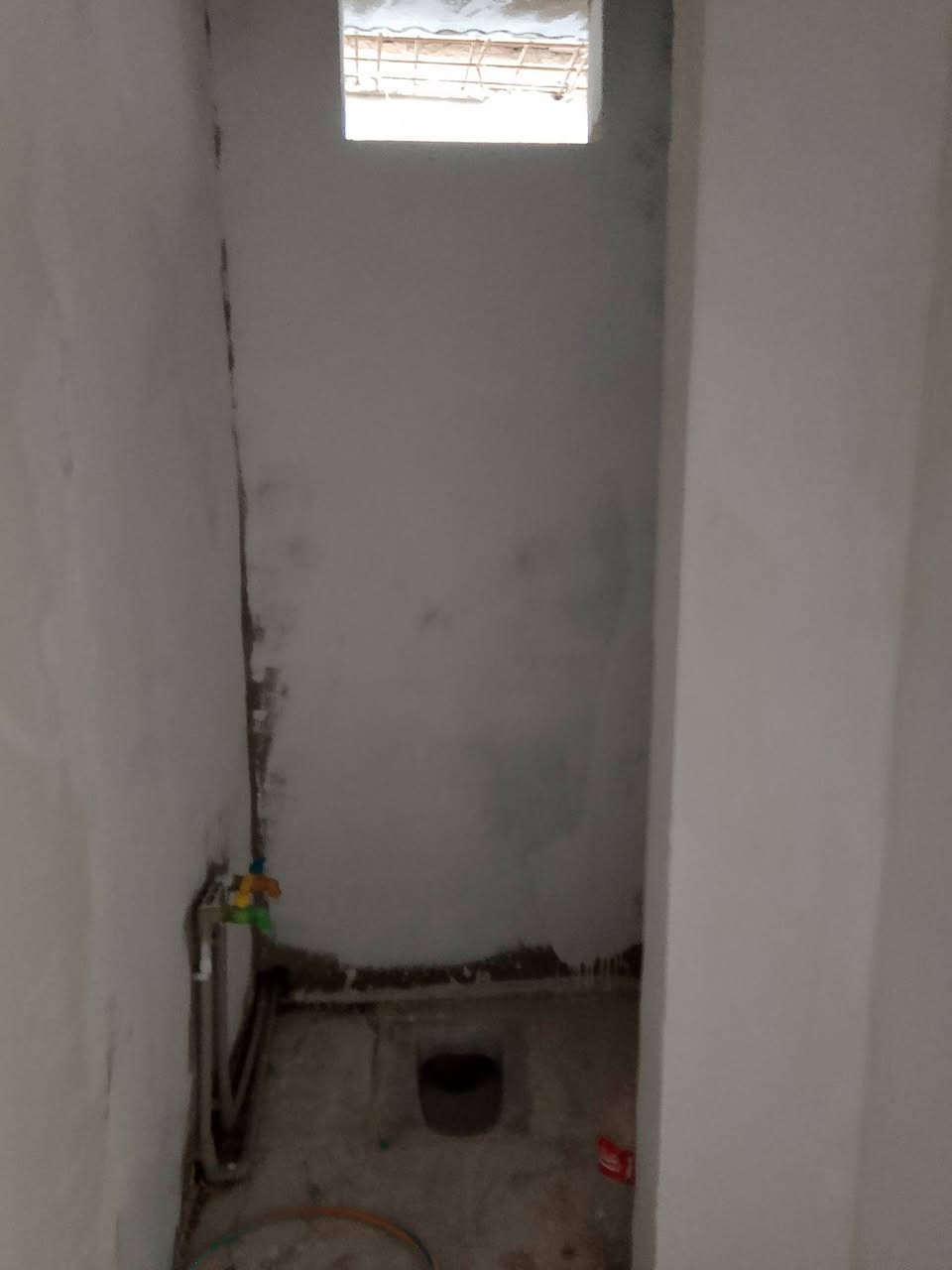 بيت الإيجار قاط2 دراج خارجي معزول مكان نهايه العسكري موقف كوسترات من جهه من الايسر  بيت يحتاج ابواب شبابيك فقط سعر الإيجار 125الف مطلوب عائلي صغيرة او خارج محافض طالب موضف او عمل يسكن بي الاستفساراكثير للاتصال *********** من الله التوفيق ونجاح
