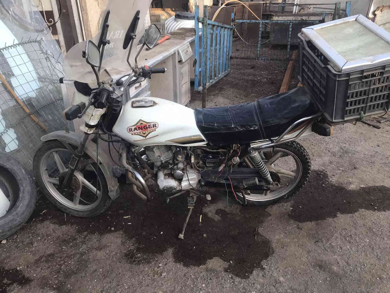 دراجه البيع  السعر ٢٥٠ مكاني بغداد جسر المثنئ رقم الهاتف  *********** نقصهة بس خللهلة بس كهربائيات
