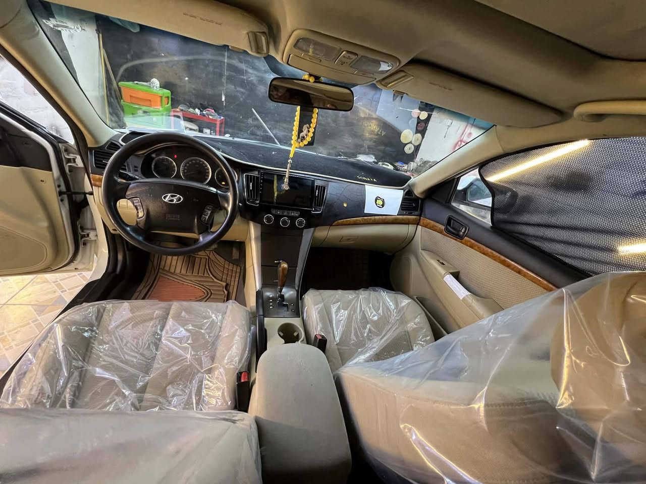 سوناتا خليجي م 2010 كفاله عدى شخط بالجوملغ الخلفي جهه السايق بيه تكحيل امبين بالصوره مكينه 2400 فتحه شاشة كامره سياره استعمال بيت  تخم تاير جديد حداديه جديده دعامات صبغ فقط  السعر 135 تليفون ***********
مكان سياره ديوانيه
