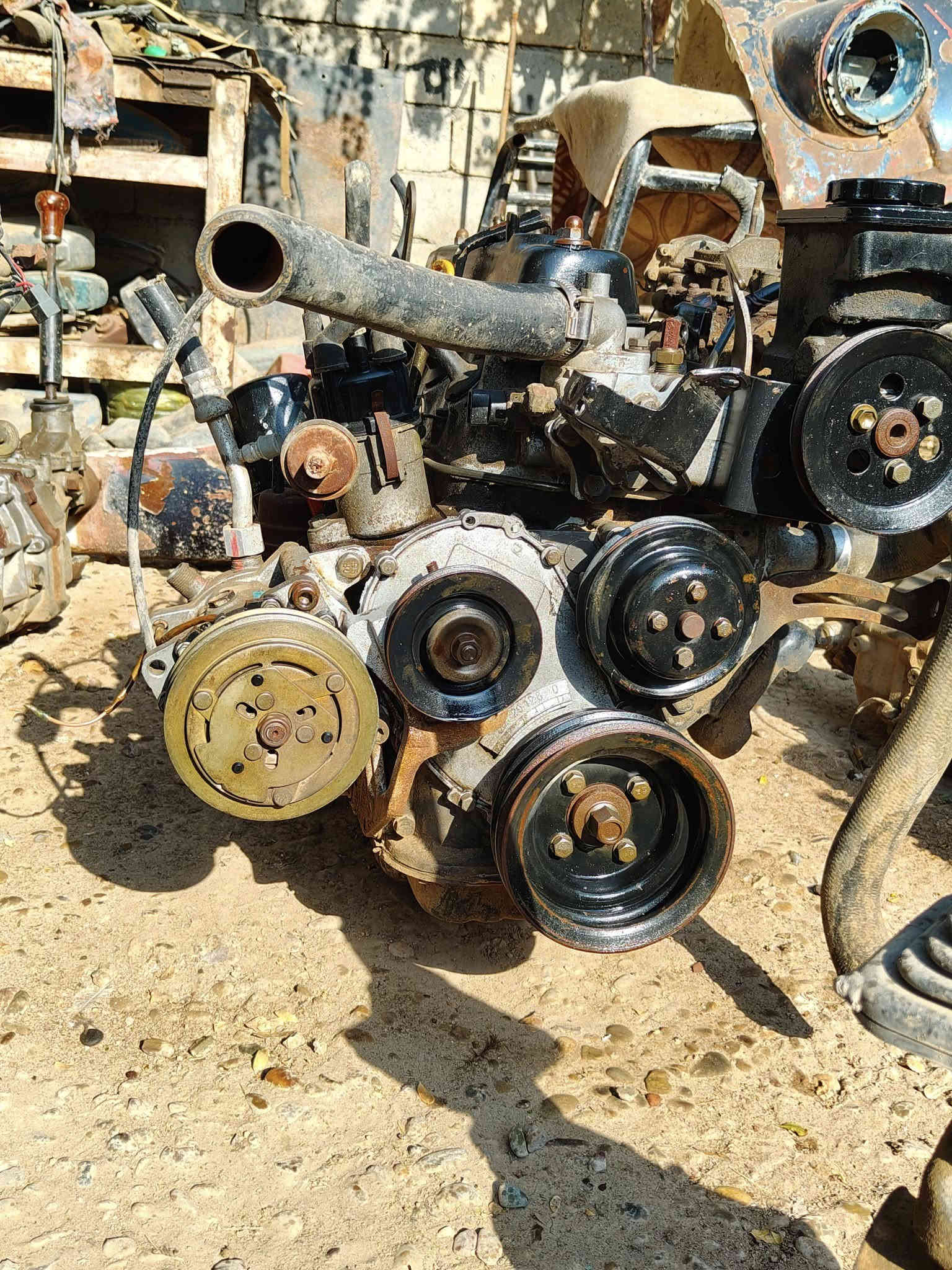 السلام عليكم يوجد لدينا محركات كامل ملحقات كير كنبريسر بور استيرن نوع فور واي ***********
