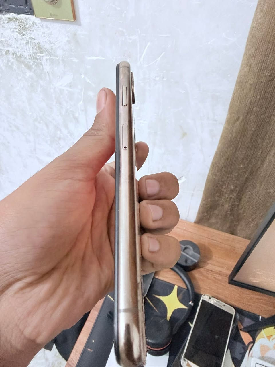 iPhone x s max الجهاز نضيف وحلو ذاكره لو 256 لو 512 ماعرف لان الجهاز قديم عندي وعايفه من 3 سنوات تقريباً وناسي رمزه ابيع هيچ ع وضعه ب100 وبي مجال للعلم كلشي شغال سيمكرت ونت وفيس ايدي يعني الحهاز بس تفتح رمزه وتشتغل بي و اكو طريقه الي يشتري اكله بيها ويروح لمركز صيانه يسوي تكلف 25 رقمي ***********
