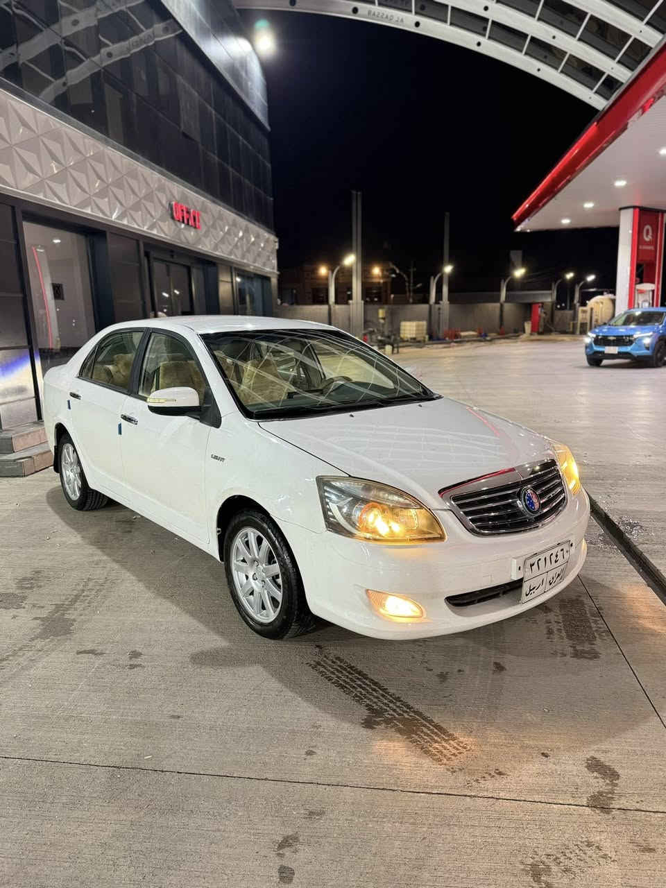 جیلی ٢٠١٣ سەیارەکە گیر مەکینە هەمووی بەشەرتە سەیارە تایەی هەمووی نویە زۆر توندوو پوندە کیڕو مەکینری نەکراوەتەوە ١٧٥٠٠٠ هەزار ڕۆستوە  سەیارەکە  یەک پەڵەی سبوخە سعر ٦٠ وەرەقە کەمەک مەجار  ڕەقەمو سەنەوی ٢٠٢٤ بەسەر جووە سەیارەکە بەشەرت بەناوکردن غرامە
***********
