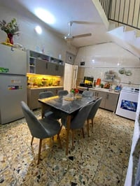بيت طابق ونص طابو صرف  غرفتين نوم واستبقال ومطبخ وطرمه وخدمات مساحه١٠٠...