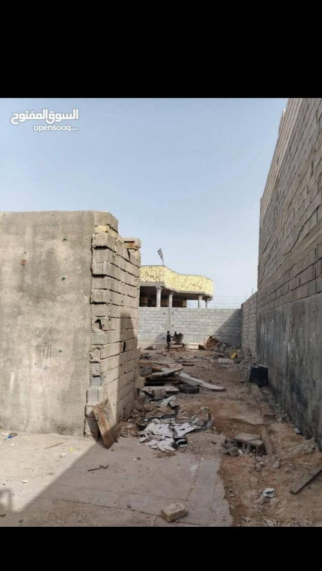 بيت للبيع مساحه 350 متر طابو زراعي في الهارثه تبليط للباب كهربا فوكا ماي كذالك وبي مساحه ما مبنيه لبيت مثل مشوف وادله ترتيب سعر 25وبي مجال وتسال ***********
