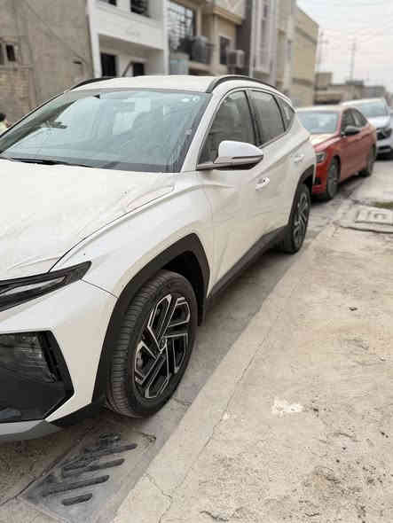 توسان 2025 خليجي زيرو ضمان شركة الأولى ٥ سنوات او ١٠٠ الف كيلو . مرقم بغداد لوحات وسنوية . مواصفاتها . 
محرك ٢٠٠٠
بصمة وتشغيل عن بعد 
كراسي كهرباء 
صندوق كهرباء 
تبريد بالكشنات 
تدفئ بالكشنات 
ويل كب ١٩ 
بردات خلفية 
هاند بريك بصمة 
مانع انزلاق ومانع انحدار 
لايت زنون متحرك 
شاشة كبيرة متصله 
دشبول دجتال متغير 
شاحن واير لس 
حساس أمامي وخلفي 
كامرة دوارة 
حساس تاير 
اوتو هولد 
مود درايف 
مري ترحيب وشفط 
داخل ابيض 
تبريد قطعتين 
السيارة زيرو  ومكفول عام . . السعر 34500 مليون عراقي . لاستفسار ***********
