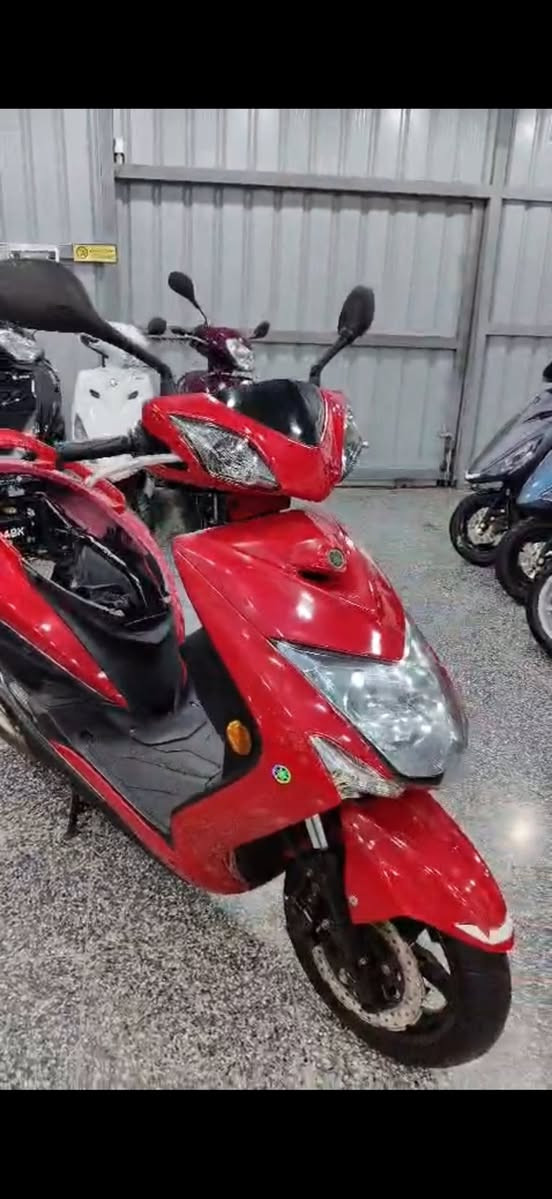 لبيع دراجه سكنس لد الدراجه مال مزاد كفاله عامه ماشيه 12 الف صار شهر من خذيته ب15 وهسه رايده ب13 ورقه 
مكانه بصره 
***********
