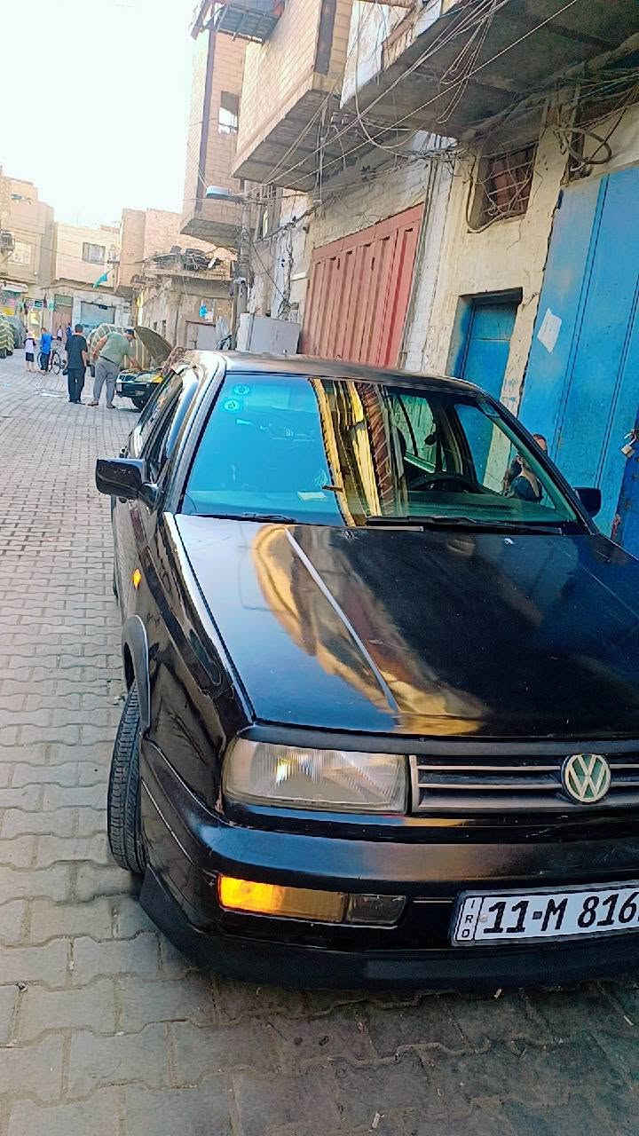 سلام عليكم من رخصة المدير المحترم 
كولف فنتو ١٩٩٥ كير اوتو
سيارة مكينة تبريد شغالات سنوية جديدة بسمي هزة قبل سبوع تحويل فوري كهربائيات شغالة السيارة بيها ملاحضات بسيطة 
سعرها ٤٣ وبيها مجال بسيط حق الجية مكانها بغداد فضوة عرب 
*********** او ***********

