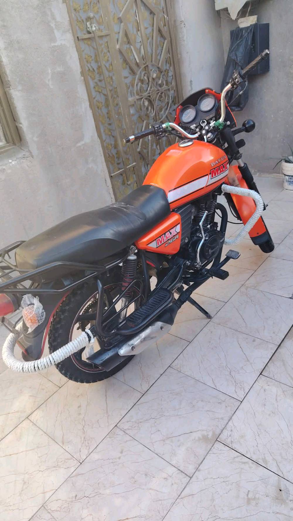 السلام عليكم دايون موديل 21 أوراق اصولي كامله بيه خيط تبخير كلش قليل مكانها الناصريه سعرها 1600