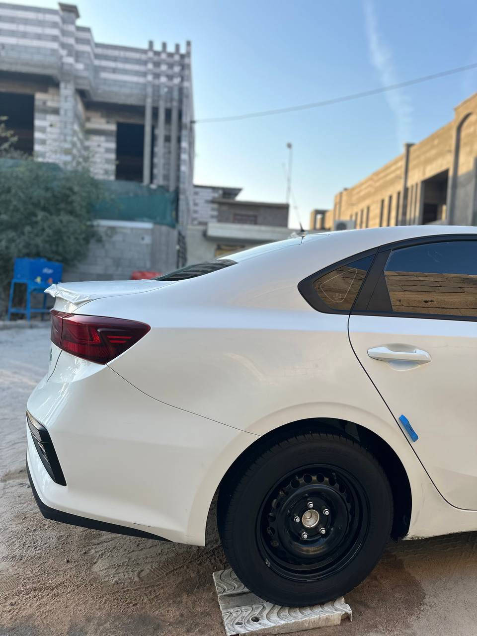 سلام عليكم
كيه فورتي 2021 فول مواصفات ما عده فتحه 

بصمه ابواب 

كشنات جلد 

رادار +تحديد مسار

سياره وارد كوري بيه قطعتين صبغ بكوريا 

وقطعه تبديل بل عراق …جاملغ لامامي 

رقم أربيل سنويه ل2030

رقم الهاتف:***********

سعر:135وبيها مجال 

عنوان :بصره -ابو الخصيب
