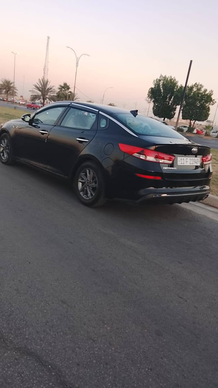 سلام عليكم سياره نوع كيه اوبتيما مديل 2019امريكي سياره بيه قطعتين ونص صبغ كلير اثر شخوط ولباقي كفاله عامه سياره جديده كير مكينه حدايده تبريد ثلج تخم تاير اشاير مري سياره جديده بجيس مانقصهه شي رقم بغداد انكليزي بسمي تحويل ثاني يوم سنويه 2031سياره كلش جديده مكان السياره كربلاء المقدسة السعر 112 رقم الهاتف ***********
