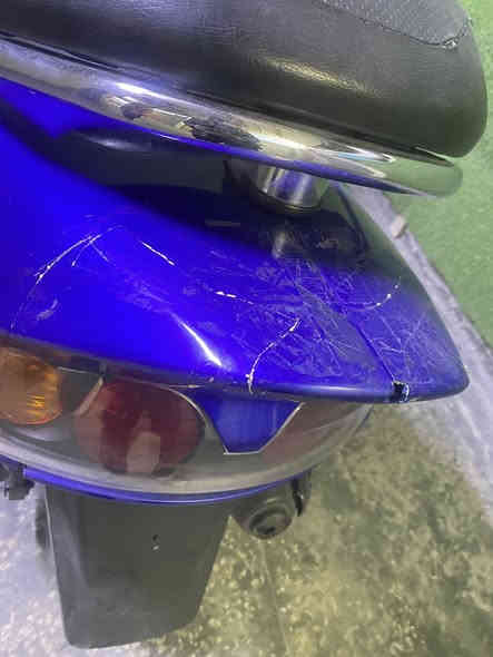 فورزا 0.6 الدراجة استخدام شخصي نضيفة جدأ محرك نضيف وناعم كهرباء شغالة كاملة اشاير هورن عالي ناصي ستان حساس وحساس سرقة بلادي الدراجة مكفولة من كل شي صبغ او كص او دخانة او نضوح وين متريد روح افحص بيهة فقط كسر من الخلف ومصلح وكسر بسيط وشخوط موضحة بلصور عداها الدراجة كاملة 

سعرهة واحد و 300 (مليون و 300 الف دينار )
وبي مجال بسيط حك الجية 

عنوان بغداد مدينة الصدر شارع الاورفلي 

رقمي ***********
