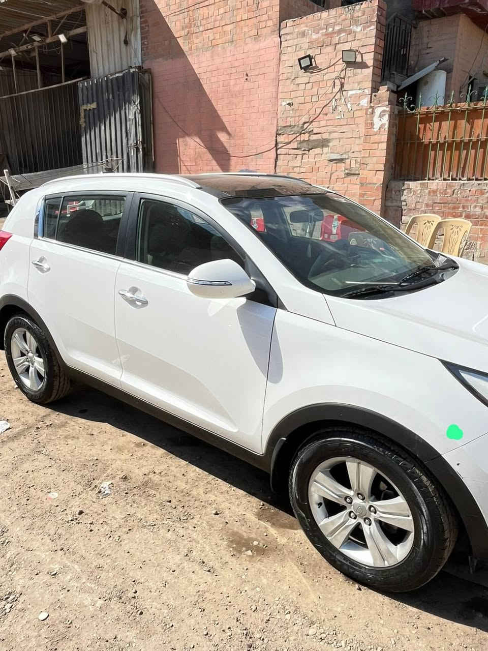 السلام عليكم سبورتج 2011 خليجي اللون ابيض ماشيه 150 الف كيلو تخم تايرات وصدر نظيف بيها صبغ مذكور بالصور السيارة بانوراما السيارة نظيفه السعر 138 $.وبيها مجال العنوان الطوبجي حي السلام للاستفسار او الاتصال *********** واتساب
