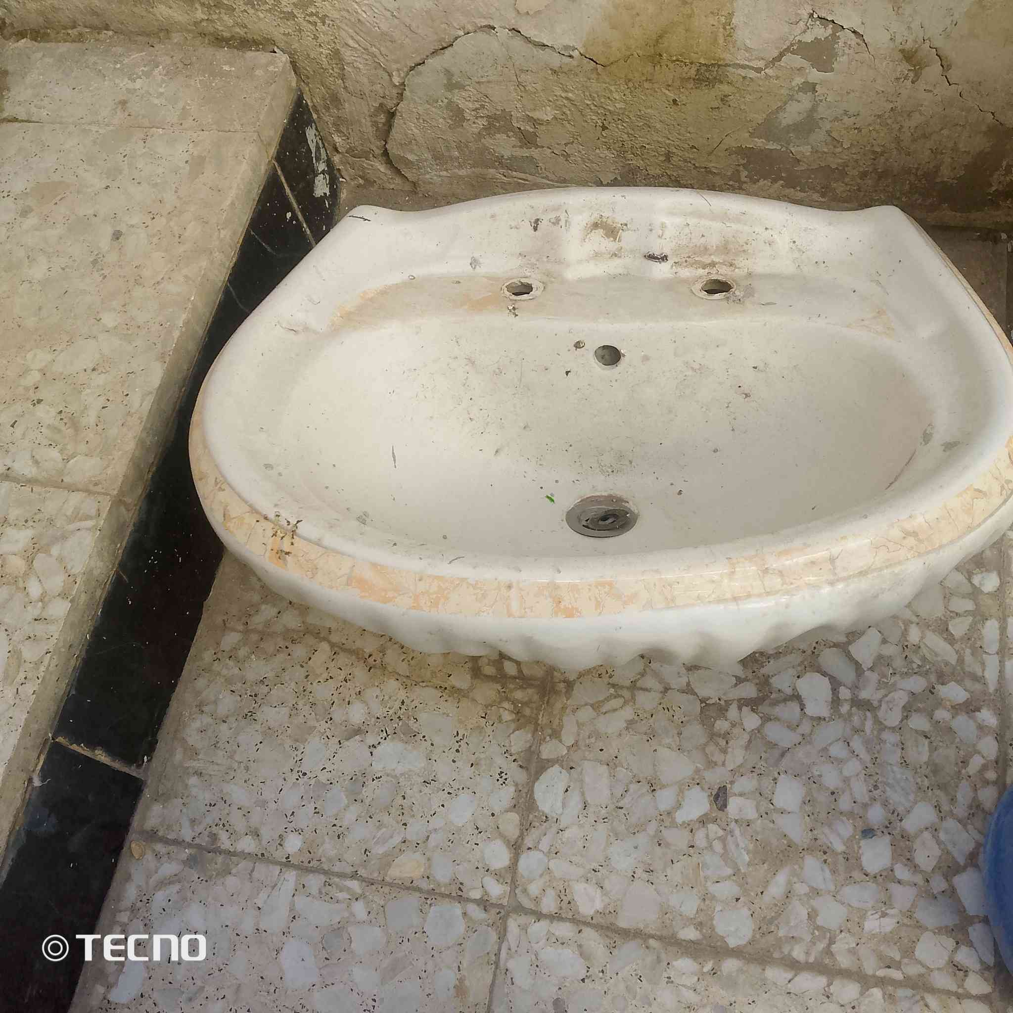 اغراض لبيع ثلاجه مجمد ومغسله ومكنسات كهربائيه 2 طباخ 5 وتخم ويا لوحات 3وطبلاته هديه سعره 1750وبي مجال العنون لكريعات  ‏‪***********‬‏هاذ رقم بي وتساب
