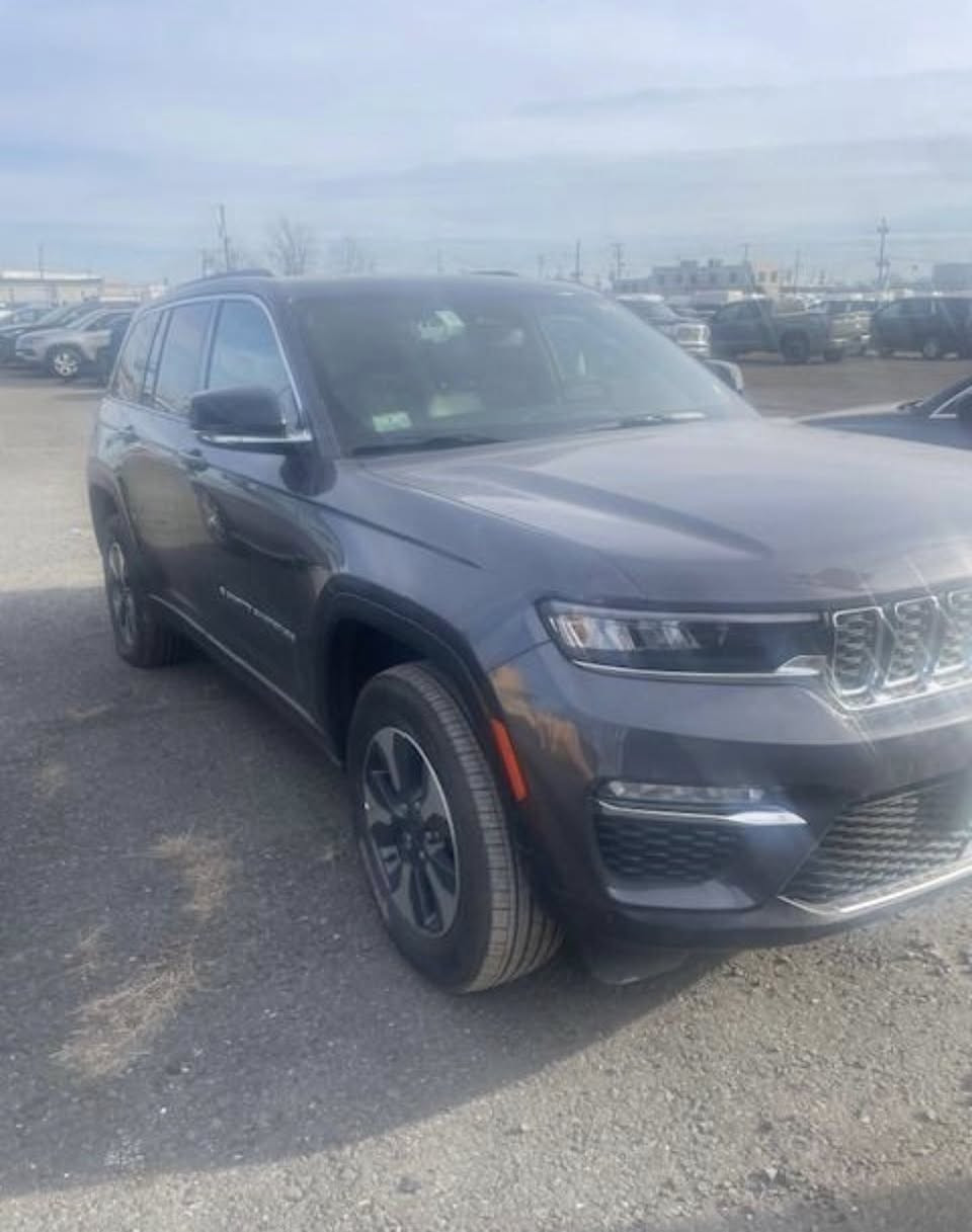 سلام عليكم
سيارة 2024جيب كراند شيروكي فئه 4xe السيارة هايبرد و كهرباء و بانزين ماشيه 24 سيارة جديد معنى الكلمه احلى من صوره مكفوله كفاله عامه مكان بغداد 

سعر ب 30 $ بيها مجال قليل كلش 
سياره مصلحه وكفاله عامه 
متواجد وتساب فقط 
***********
