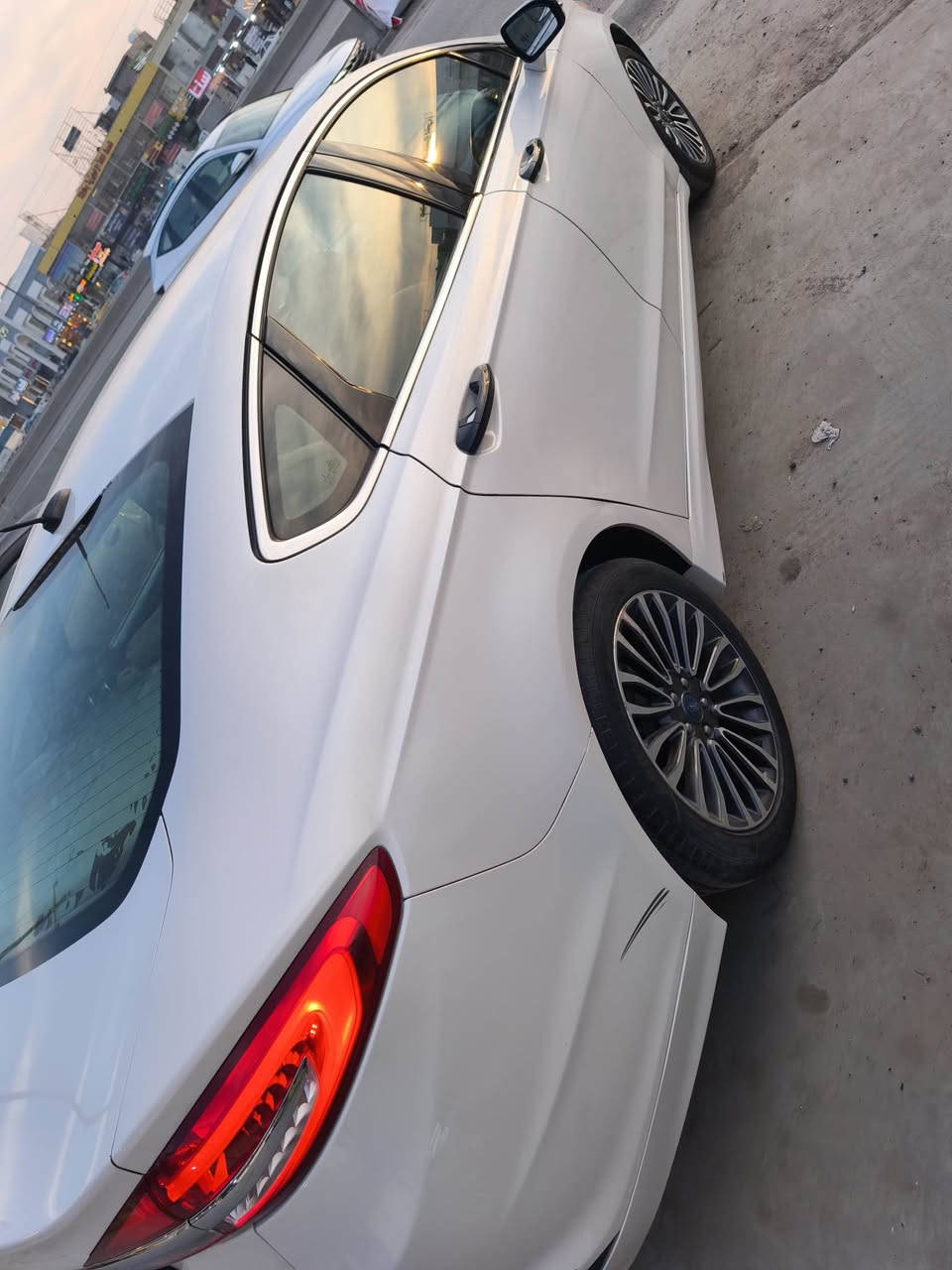 السلام عليكم للبيع فورد فيوجن ٢٠١٧ 
فول مواصفات ١/١ 
وارد امريكي جاملغ ودعامية 
رقم اربيل جديد تريد تحويل او وكالة. 
جاهزة من كلشي ونضيفة السياره 
صورها كدامك 
محرك ١٥٠٠ تيربو 
مواصفات فول 
فتحة 
بصمة تشغيل 
كشنات جلد 
كامرا حساسات 
كشنات ميموري 
عنواني بغداد 
السعر ١١٢ 
*********** Colombo, Sri Lanka
