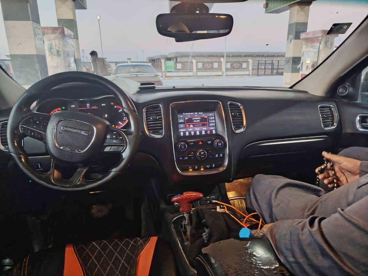 دوج دورنكو2018اس اكس تي السيارة حادث جاملغين وبنيد فقط
رقم  ذي قار  تحويل مباشر مشروع وطني 
#المواصفات 
1- محرك  6 سلندر 3600 بخاصية توفير الوقود ECO 
2-بصمه
3- حساسات خلفية  توقف ذاتي
4- لايت ١٠٠واط اصلي مع حاجب LED . بچم زنون كامل
5-  مع تحرك المرايات الجانبية عند الرجوع الى الخلف حسب التحكم
6- ويل كب حجم20.
7- تحكم ستيرن كامل امامي وخلفي 
8- شاشة دشبول لمس كبيرة  متكاملة الايعازات . وشاشة ٧ انج معلوملت السيارة والعطلات والرسائل...
9- نظام AUX + Bluetooth . نظام ملاحة GBS+ ذاكرة ميموري كارد موضعي + USB 
10- مانع تزحلق (انزلاق) .
11- تبريد ٤ قطع اكثر من 10 منافذ
12- الكشنات  جلد  منفصلvip)6)راكب   تبريد و تدفئة و تهوية 
13- كاميرا خلفية دوارة HD 
14-إظهار ضغط الهواء في الاطارات. ومعلومات السيارة الكترونيا مثل كمية دهن محرك و درجة حرارة المحرك والكير والزيت وضغط الزيت الكتروني .
16-نضام القيادة (sport)
17-نضام ملاحة
18-النقطة العمياء
مكان السياره ذي قار قضاء النصر
***********
170وبيها مجال بسيط
