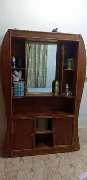 سلام عليكم شباب يوجد غرفت خشب حطاطه نضيفه سعر 700 وبيهه مجال اليريد يتواصل عرقم***********
