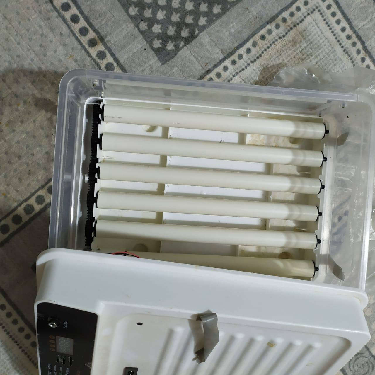 عندي فقاسه للبيع اشتريته وما اعرف استخدمه ولا عندي بيض حتى اخلي بيه وهذا رقمي ***********
