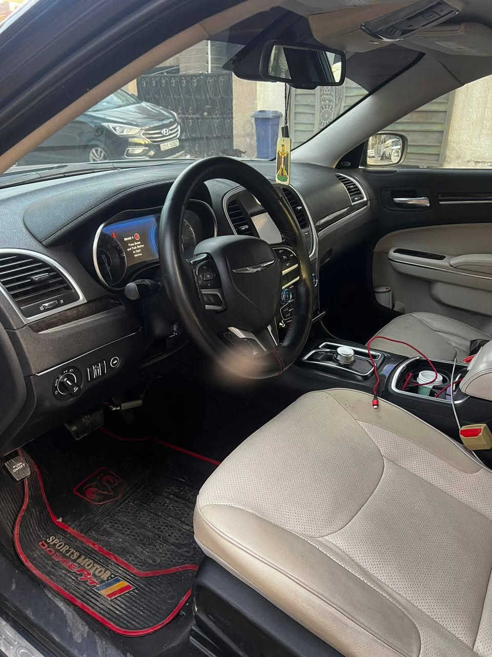 اوباما موديل 2018 
وارد كندي 
مواصفات s 
. ماشيه 100 الف كيلو متر 
كلين 

فول مواصفات 

فتحت سقف بانوراما 
كشن كهرباء عدد 2 
كير ماوس 
لد نهاري خلفي لايت زينون عالي وناصي اصلي 

حساس خلفي امامي 
شاشه لمس تبريد شاشه 
بصمه تشغيل بصمه ابواب تشغيل عن بعد 
كشن خزن ميموري 
ستيرين كهرباء 
ترحيب عند الاقتراب 
نقطه عمياء توقف ذاتي 
تبريد امامي خلفي 

السيارة نضيفه جدا 

مكان السيارة بغداد الكرخ 

***********
