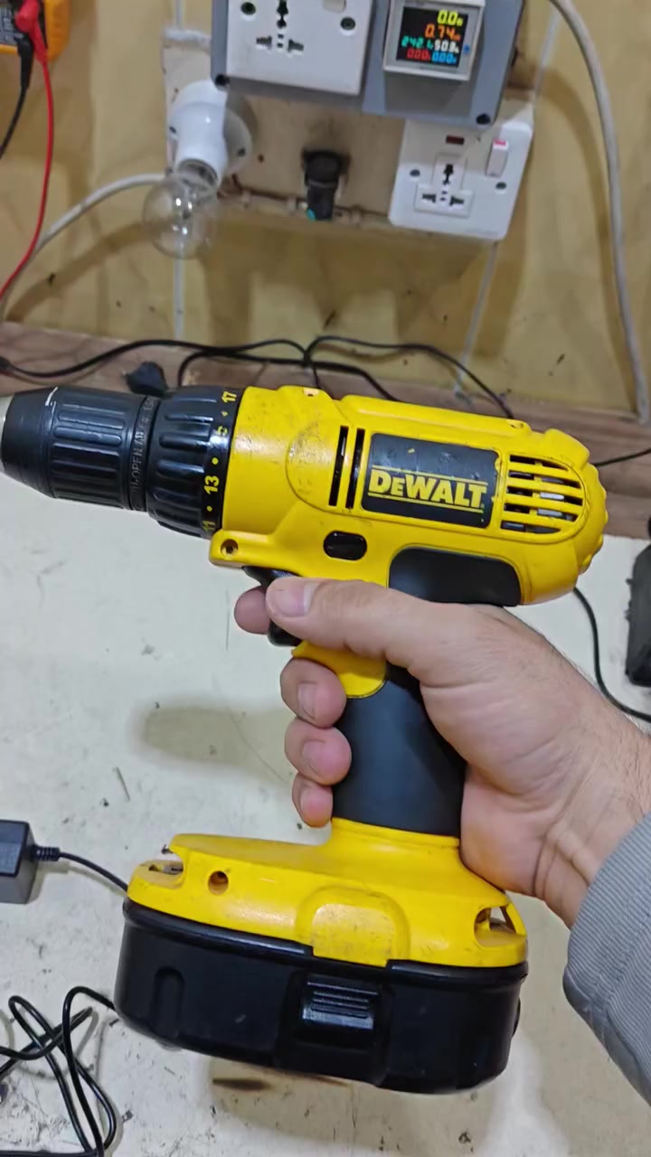 دريل شحن ديوالت قديم اصلي نظيف جدا 
بطارية محورة الي ليثيوم مع ضمان 3 شهر للبطارية كامل مع شاحنة اوتو 

70 الف مع توصيل


**إذا كنت صاحب هذا الإعلان وتريد حذفه لأي سبب، رجاءا أرسل رسالة إلى الدعم الفني**