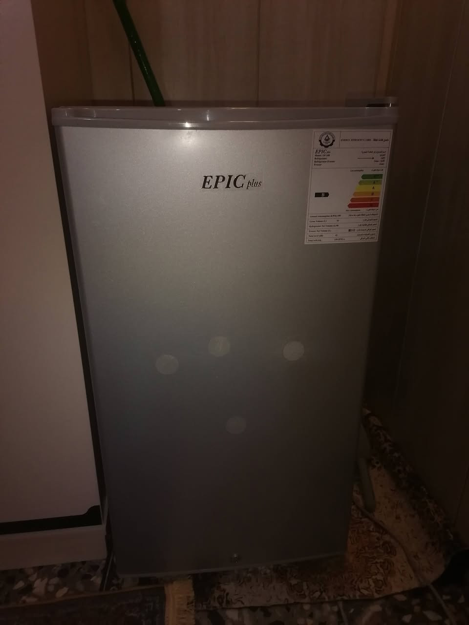 سلام عليكم عندي ثلاجه صغيره مال مكاتب نضيفه نضافه ١٠٠ مصارله سبوع عندي واريد ابيعه سعره 100 رقم التواصل ***********
