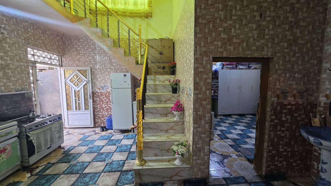 بيت للبيع المساحة ١٦٠ متر مربع طابو زراعي سند ٢٥ مرقم كوت الحكيم قرب محطة الواسطي يبعد عن الشارع ٢٠٠م 
صب مسلح البناء بلوك الاساس طابوق يحتوي غرفتين وصالة ومطبخ واستقبال السعر ٣٥ مليون وقابل للتفاوض للاستفسار مراجعة دلالية احمد السعيدي والاتصال  *********** او ***********
