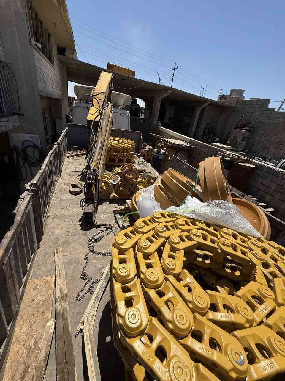 السلام عليكم
وصول وجبه جديده رولات +زناجيل + ويالة :كوماتسو D155 وا D8k دي ات 
ضمان حقيقي لمدة سنة 

للتواصل: ***********
