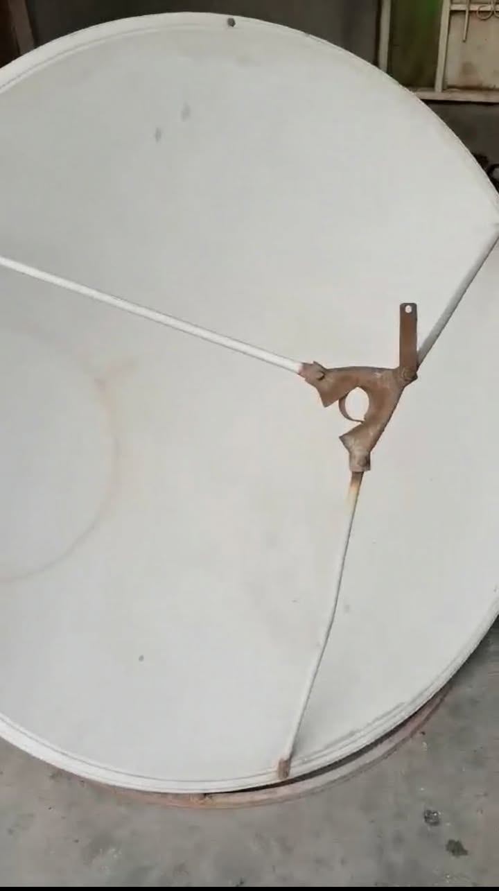 السلام عليكم طبق بصراوي حجم 120 جونسه  نضيف كما موضح بلصوره معه كامل ملحقاته للبيع السعر 35 الف المكان البصره للسف ماعندي توصيل 🚚 موجود ع خاص وحياكم الله


**إذا كنت صاحب هذا الإعلان وتريد حذفه لأي سبب، رجاءا أرسل رسالة إلى الدعم الفني**