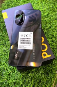 Poco F7 512GB 24GB RAM ملحقات كاملة مكفول نظافة كدامك بالضور بيع فقط ا...