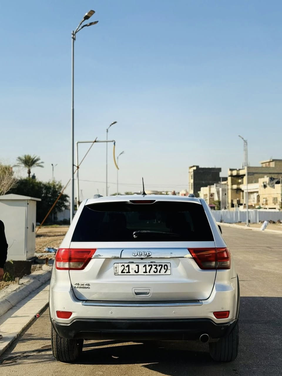 السلام عليكم
جيب 2011 خليجي 
حجم المحرك 6 سلندر 3600
فقط قطعه وحده البنيد بدون دواخل  
كير محرك جديد 
باسمي  تحويل ثاني يوم 
تبريد ثلج امامي خلفي 
كشن السايق كهرباء 
بصمة + البواب بصمة 
ومعروفه البقيه المواصفات
ماناقصه برغي السيارة جديده متعوب عليها 
السعر المطلوب 147 وبيها مجال 
الاستفسار ‭***********‬
العنوان بغداد 
غير متواجد ع الفيس
