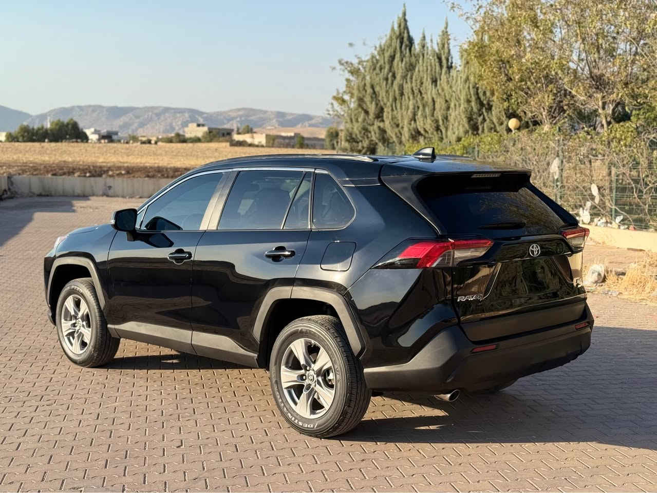 السلام عليكم 
تويوتا رافــــ4 موديل : 2024 
سعر : 180ومجال قليل سعر بلاش جوه سوك 
اللوان : اسود 
عداد المسافة : 1الف زيرو 🛑
حجم المحرك : 2.5L (4,سلندر) 
سياره نضيفه دينار مصرف ما بيها عل وضع بلادى 
ملاحظة السيارة : ربع بوند و چاملغ خلفى بدون دواخل و مكان صغير تعديل بارد 
رقم شاصى موجود بل منشور 

الرباگ ستيرن و پرده طاك مرجع بلادى 

المواصفات XLE 

دەبل اکسل (𝐀𝐖𝐃)
کیج الکتروني
‏‎ابواب بصمة
‏‎بصمة تشغيل 
تشغيل عن بعد (𝐑𝐄𝐌𝐎𝐓𝐄 𝐒𝐓𝐀𝐑𝐓)
‏‎شاشة دشبول ديجيتال
كاميرة 
هاند بريك بصمة
اوتو هولد (𝐀𝐔𝐓𝐎 𝐇𝐎𝐋𝐃)
اوتو ستارات (𝐀𝐔𝐓𝐎 𝐒𝐓𝐀𝐑𝐃)
اوتو ستارات (𝐀𝐔𝐓𝐎 𝐒𝐓𝐎𝐏)
رادار امامي (تحديد مسار)
‏‎رادار جانبي (نقاط عمياء)
‏‎رادار خلفي (التحذير من الاصطدام)
‏‎حساسات امامي
‏‎حساسات جانبي 
‏‎حساسات خلفي 
نظام (𝐄𝐂𝐎)
نظام (𝐍𝐎𝐑𝐌𝐀𝐋)
نظام (𝐒𝐏𝐎𝐑𝐓)
نظام (𝐎𝐅𝐅-𝐑𝐎𝐀𝐃)
‏‎تحكم استيرن 
استيرن تدفئة
‏‎كشنات كهربائي
‏‎كشنات تدفئة
‏‎تبريد لمس
‏‎تبريد مركزي 
‏‎صندوق شفط كهربائي 
‏‎لايتات (𝐋𝐄𝐃) عدسة زينون بيلادي‏
‏‎بكلايتات (𝐋𝐄𝐃) بيلادي
‏‎ويل كروم

تفاصيل اكثر الاتصال علی ارقام التاليه ‏
واتساب 
☎️ ***********

عنوان📍عقره اكر, نينوى
