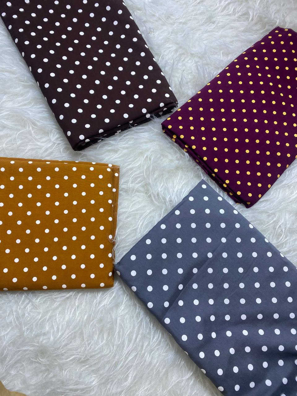 اهلا وسهلا عيوني🤭😍 توفر نقشات وطرحات جديد كشمير ايطالي يتوفر جملة و مفرد🔥🔥 يوجد توصيل🚕🚗 لكل محافظات العراق خلال يوم واحد فقط للتواصل راسل الصفحه او واتساب 📞📞***********
