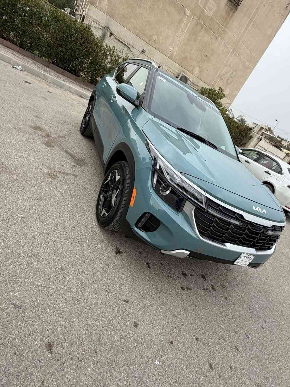 سلام عليكم
كيا سيلتوز 2025 للبيع 

دخول جديد 

محرك 2000 دوش 

لون مميز فيروزي 

كشن كهرباء

كشن جلد 

ثلاث وضعيات قيادة 

تدفئة كشنات 

تبريد قطعتين

حادثهة موضح بلصور تبديل جاملغ اصلي نفس اللون تفصيغ بدون اي صبغ 

سعر 183$ بدون رقم 

سيارة موجودة ببغداد

***********
