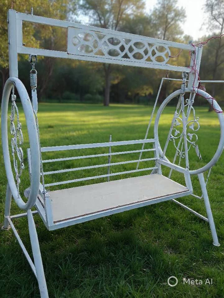 مرجوووحة تكمه من الحديد الثقيل🎡
تحمل 3 اشخارص استعمال جدا قليل💁
         💵السعر 175 الف .....
📍العنوان .... بغداد شارع حيفا🏙️
       📱***********
        🙈لايوجد توصيل🙈
