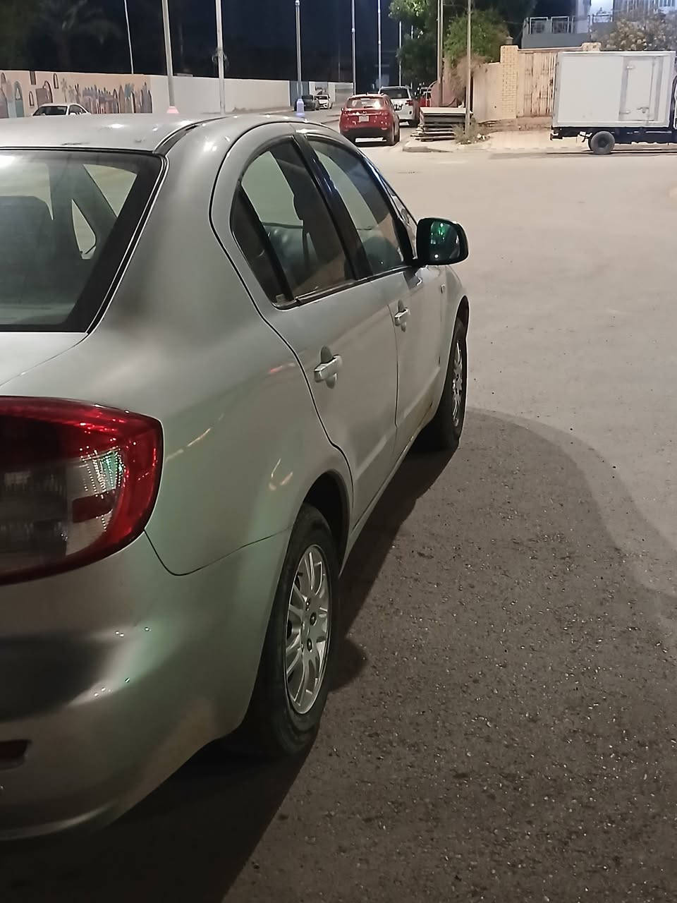 ساسوزكي sx4 2013 ياباني وارد خليجي 
مواصفات عادية 
بيه بابين صبغ بدون معجون بيه مباوك بجاملغ خلفي ابيع 3 قطع صبغ شرط بدون معجون وبدون ضربه شرط السونار بيه جراد سيارة  
مكينه كير حداديه تبريد تدفئة تخم تاير دوشمه نظيفه جاهزه من كلشي السيارة ماشية 175 سيارة  نظيفه جديده سيارة كارتون 
سعره ٨٠ وبيه مجال بسيط ***********
