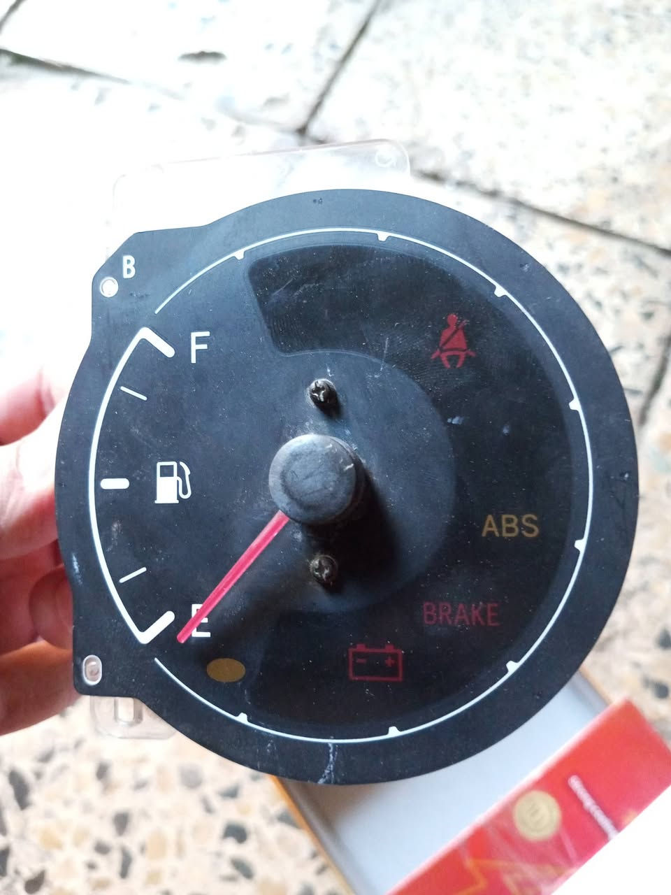 سلام عليكم 
گيج بانزين كورلا السعر 25 وبي مجال 
***********
