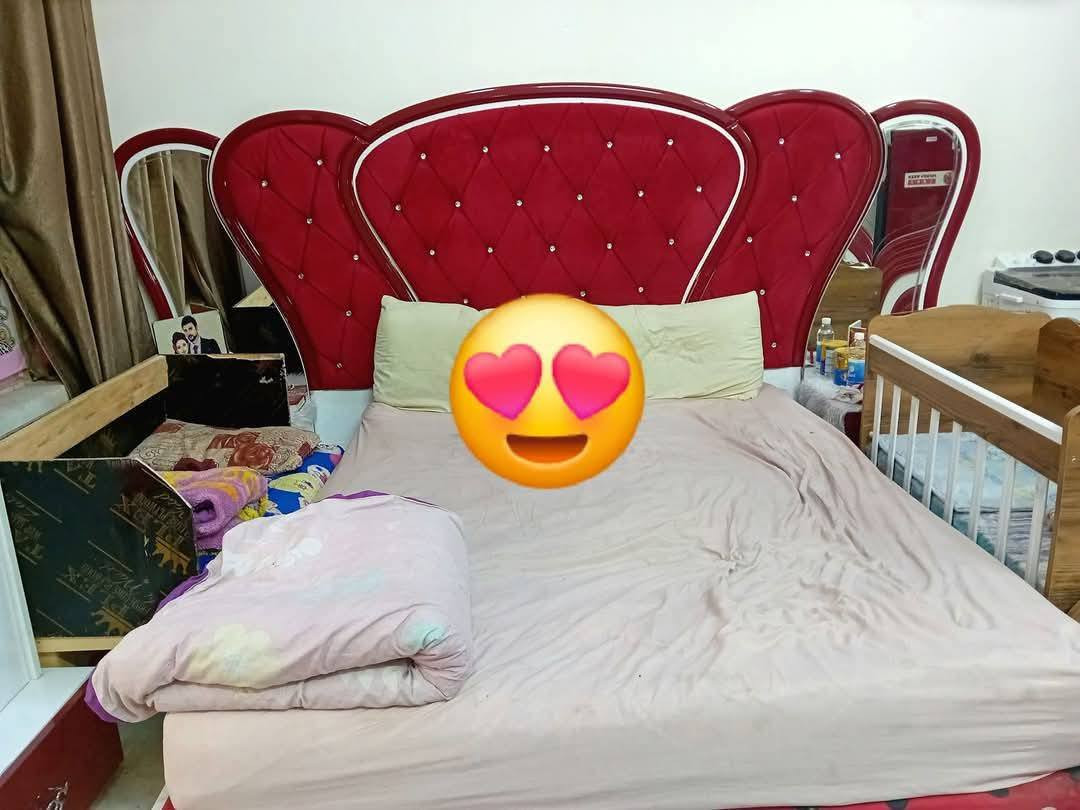 غرفه تركيه نضيفه تسع قطع بسعر مناسب مستعجل علبيعتها راسلني خاص الرقم الهاتف *********** متوفر وتساب
