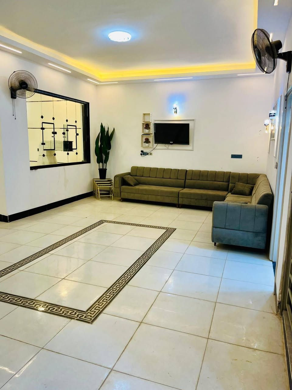 🌟 فرصة استثمارية وسكنية لا تعوض | منتجع راقي للبيع 🌟

📍 المميزات العامة للعقار:
📐 المساحة الكلية: 550 متر مربع (استغلال ذكي ومثالي للمساحات).
🏗️ التصميم والبناء: بناء حديث وعصري (التصميم الحديث) بأعلى جواهر الجودة والشطيبات الفاخرة.
🗺️ Site: موقع مميز جدا، هادئ، وسهل الوصول إليه (يجمع بين الخصوصية والقرب من الخدمات).
🏡
للاستفسار الاتصال على الرقم او واتساب 
(***********)
