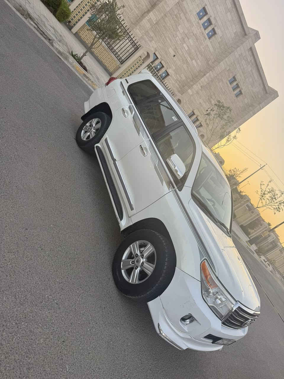 سلام عليكم لاندكروز 13 حلوه سياره كير مكينه خير من الله شرط فحص سياره باسمي تحويل مباشر 
سياره بيهه جاملغ امامي فقط مبل وكاله اي دواخل ماكو اي ضربه قويه ماكو شرط الفحص 
موقهه كربلاء سعرهه 360 بيهه مجال لطيبين الي ما تعجبه سياره يعبر المنشور رحمه الله والديه 
***********
