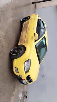 كيا ريو 2011 أمريكي  بيها معجون بل سقف،،، ضرر،، بل صندوق الخلفي بدون د...