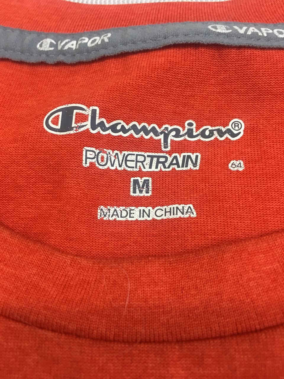 ماركه عالميه 
من شامبيون 
‏لون مميز
خامه ستن رياضي 
نظافه ميه بلميه 
قياس -- M -- 
العنوان بغداد الجديده 
للحجز على واتساب ***********
يتوفر توصيل من شمال الي جنوب العراق ￼
