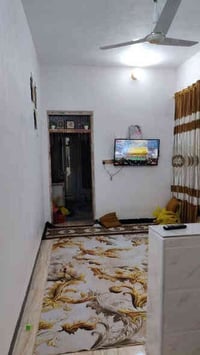 الكوفة قرب مدرسة السفير • ٦٧.٥م • غرفة وصالة