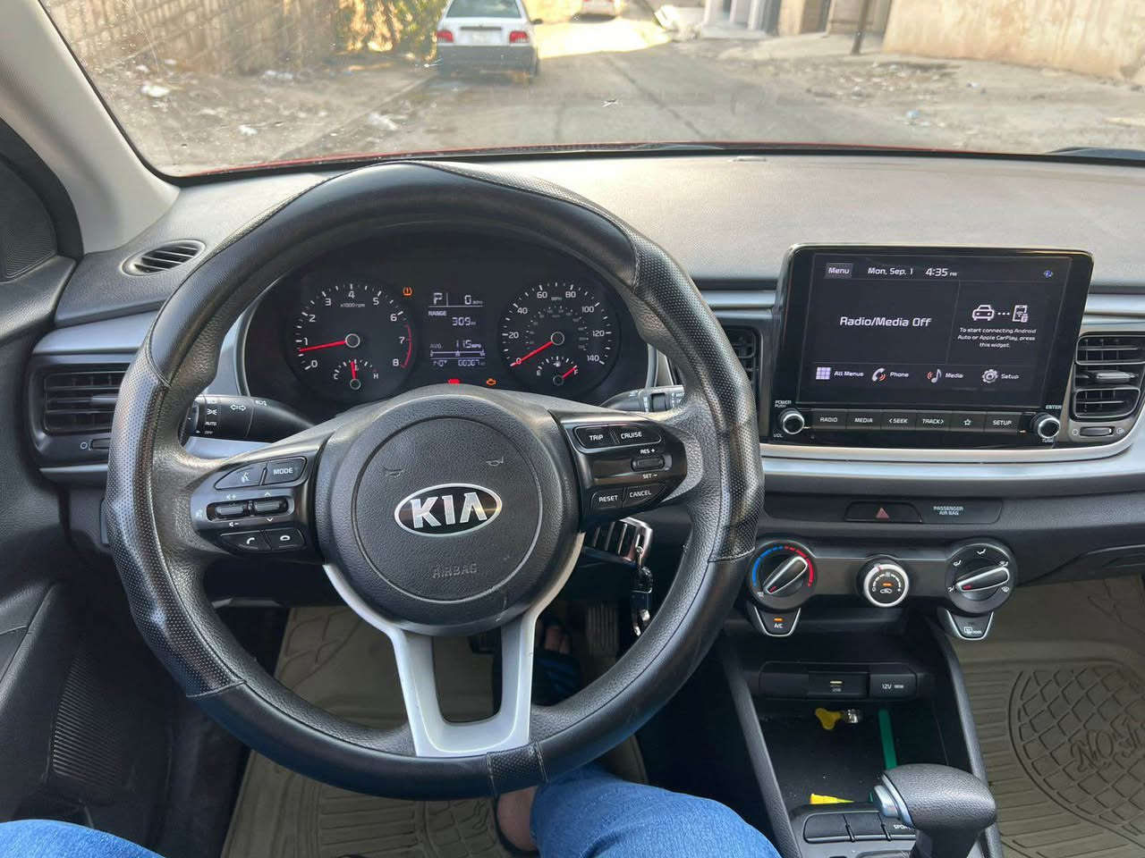 بسم الله الرحمن الرحيم 
للبيع كيا ريو موديل ٢٠٢١
مواصفات s 
رقم اربيل الجديد
هزة جديدة
ضررها بابين جهة السايق و بوند
ماشية ٧٥ الف ميل
مكانها موصل 
السعر ١٠٨ ورقة و بيها مجال
*********** بي واتساب موصل, نينوى
