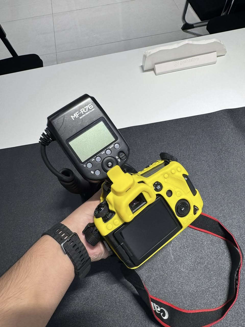 للبيع Canon 90D — كاميرا ممتازة لاطباء الاسنان وتصوير ريلات
كاميرا قوية وممتازة جداً للتصوير والفيديو، مناسبة خصوصاً لأطباء الأسنان والتصوير 

🔹 المواصفات:
‏• Canon 90D  32.5ميكا بكسل 
•فور كي فديو 4k
• عدسة Tokina Macro  
‏• Ring Flash  
• عدسة Canon 18-135  

الكاميرا استخدام نظيف جداً وتشتغل بكفاءة عالية، وجاهزة للاستخدام مباشرة.

📍الموقع: البصرة  
***********
