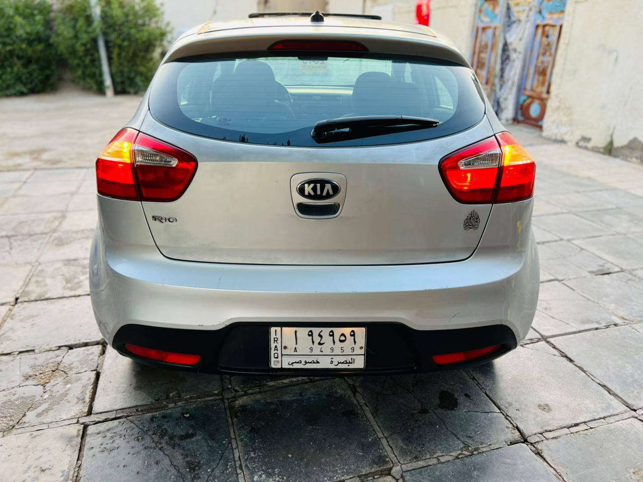 سلام عليكم كيه ريو موديل 2015 فول مواصفات للخير سياره وارد بيه جاملغ صبغ وبنيد والباقي كفاله محرك 1600 دوش كير محرك كفاله حداديه جديده تبريد شغال+ تدفئه سياره جاهزه سعر 75وبيه مجال *********** البصرة, العراق
